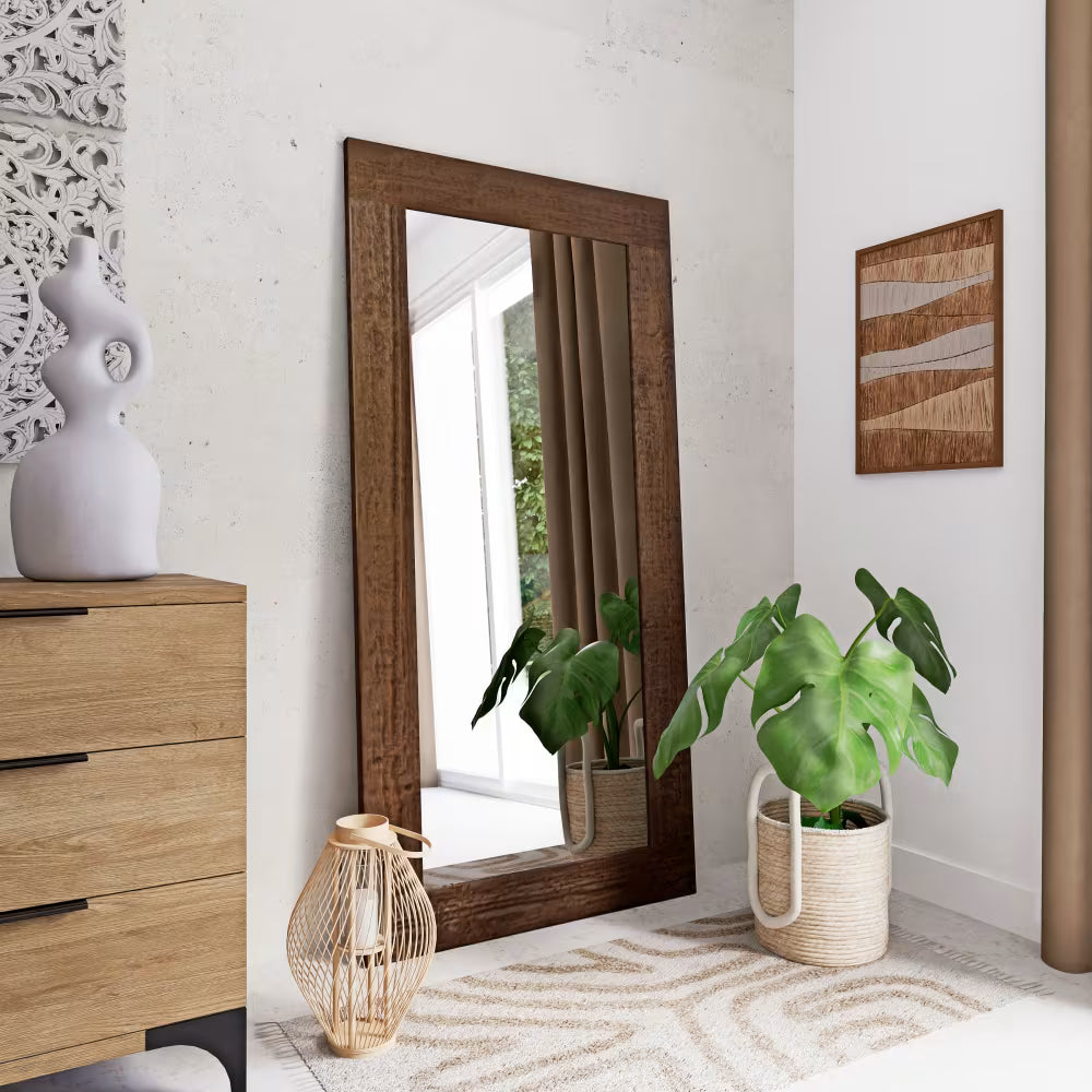 ™Corlina | מראת קיר בגודל 82x165 ס"מ – מסגרת עץ אורן, סגנון היגֶה דני, חמימות טבעית